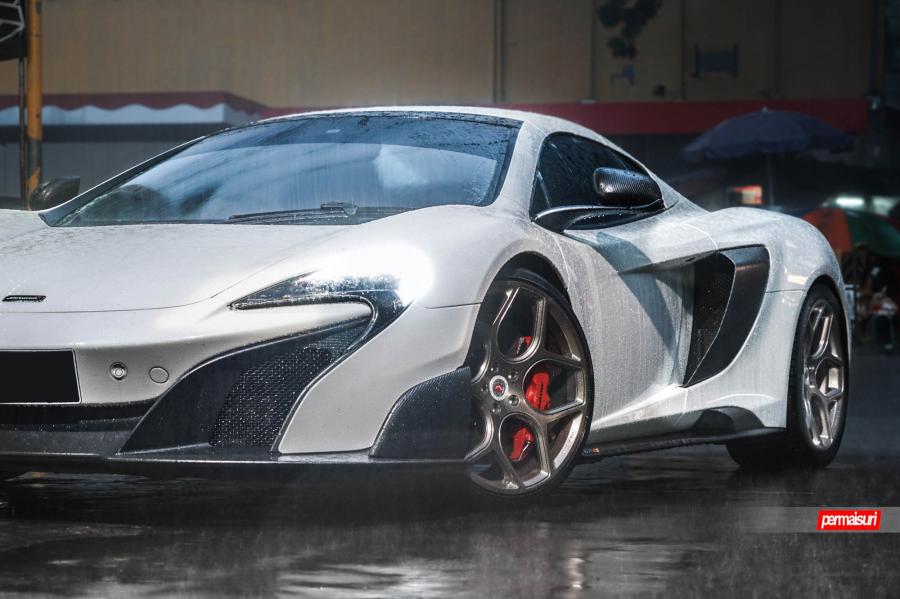 Детали экстерьера McLaren 675LT on Vossen Wheels (CG-205) 2017 года  (фото 11 из 13)